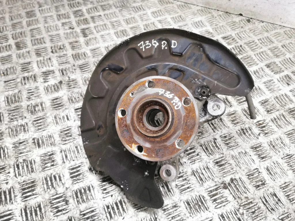Front wheel hub – right