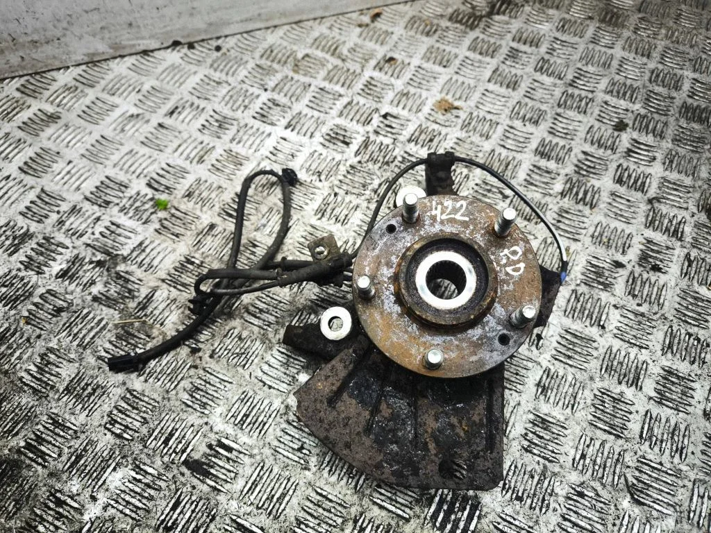Front wheel hub – right