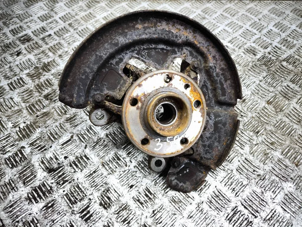 Front wheel hub – left