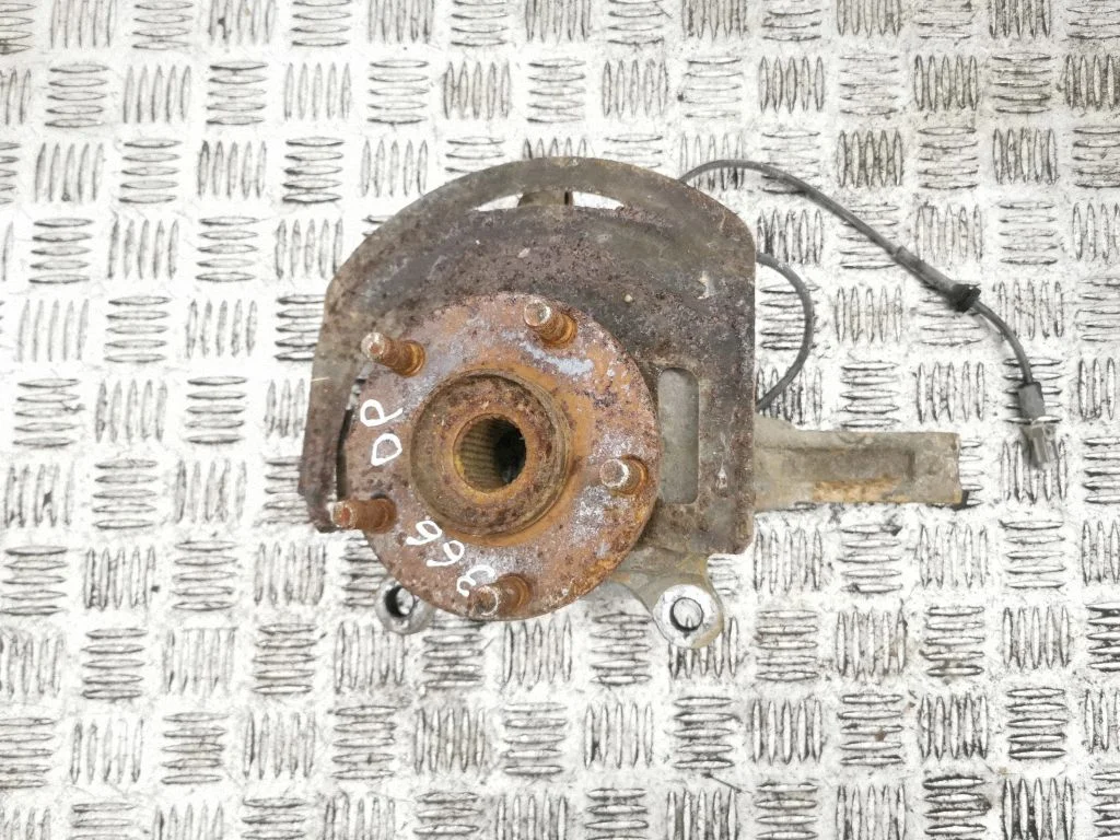 Front wheel hub – right