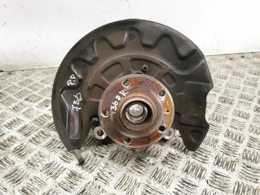 Front wheel hub – left
