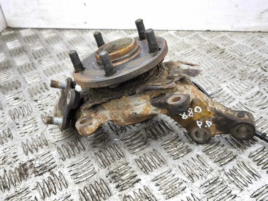 Front wheel hub – right