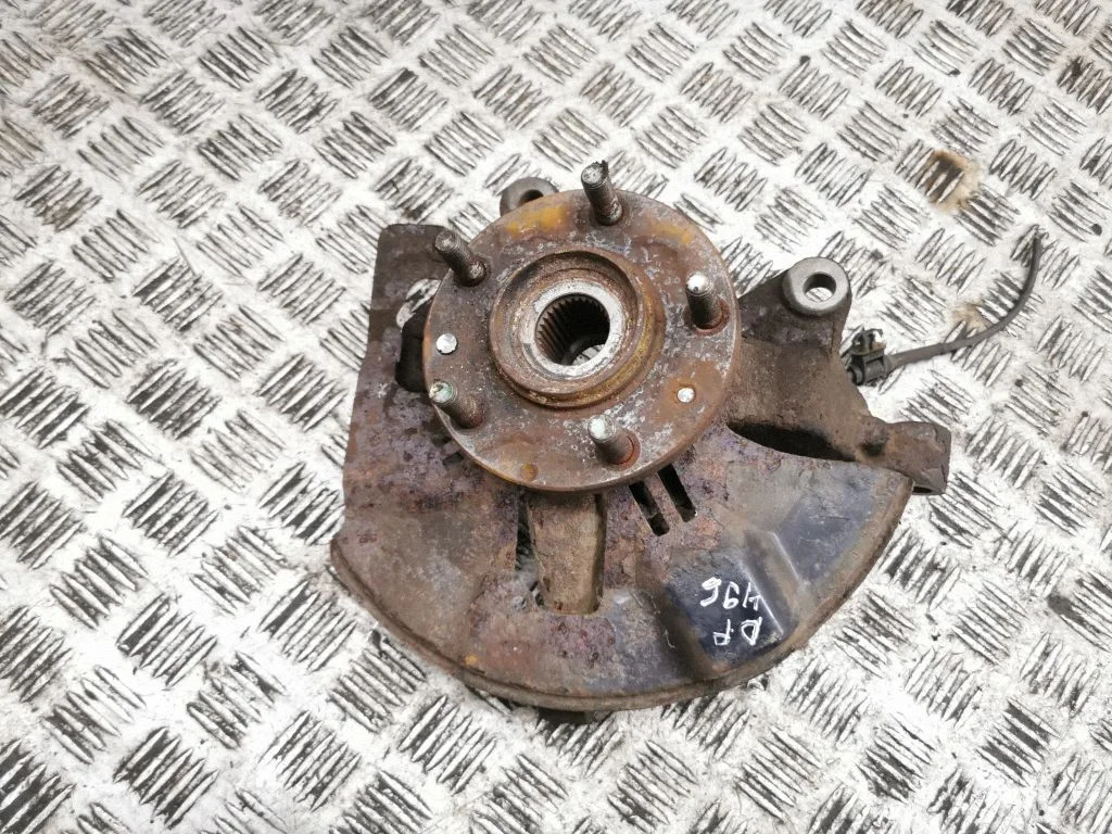 Front wheel hub – right
