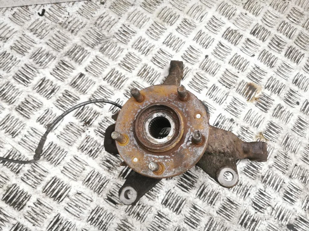 Front wheel hub – left