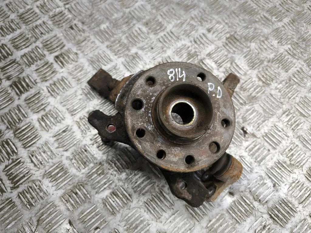 Front wheel hub – left