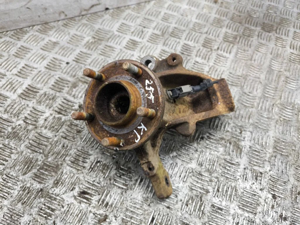 Front wheel hub – left