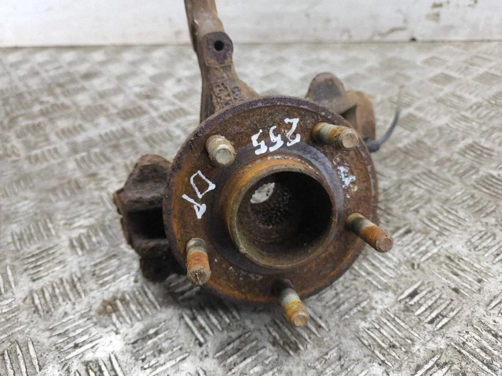 Front wheel hub – right