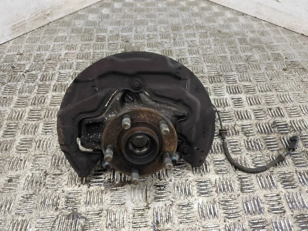 Front wheel hub – right