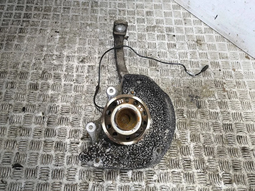 Front wheel hub – right