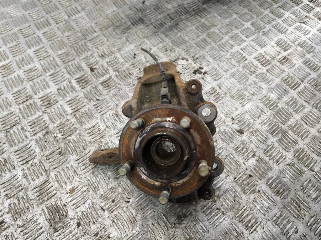 Front wheel hub – right