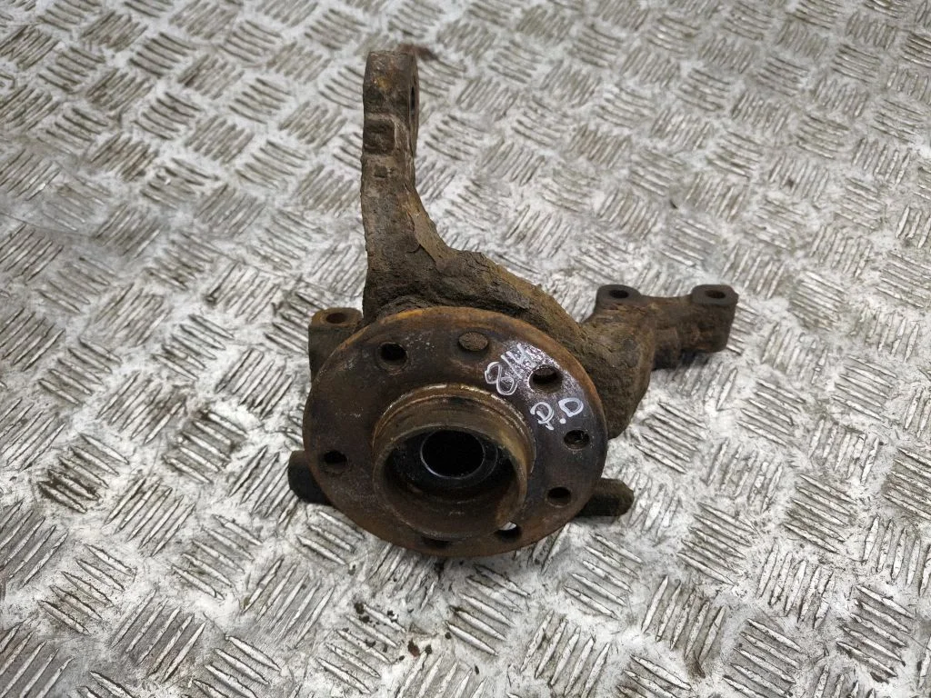 Front wheel hub – right