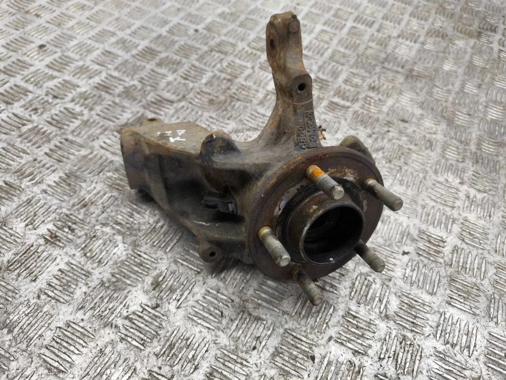 Front wheel hub – left