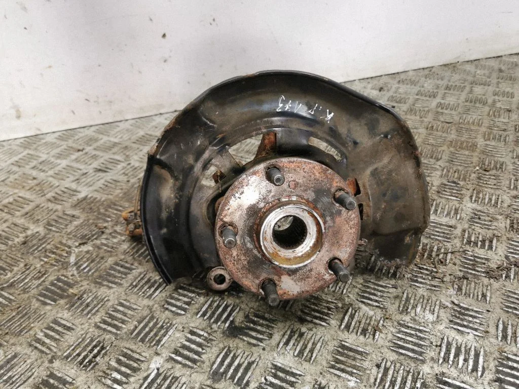 Front wheel hub – left
