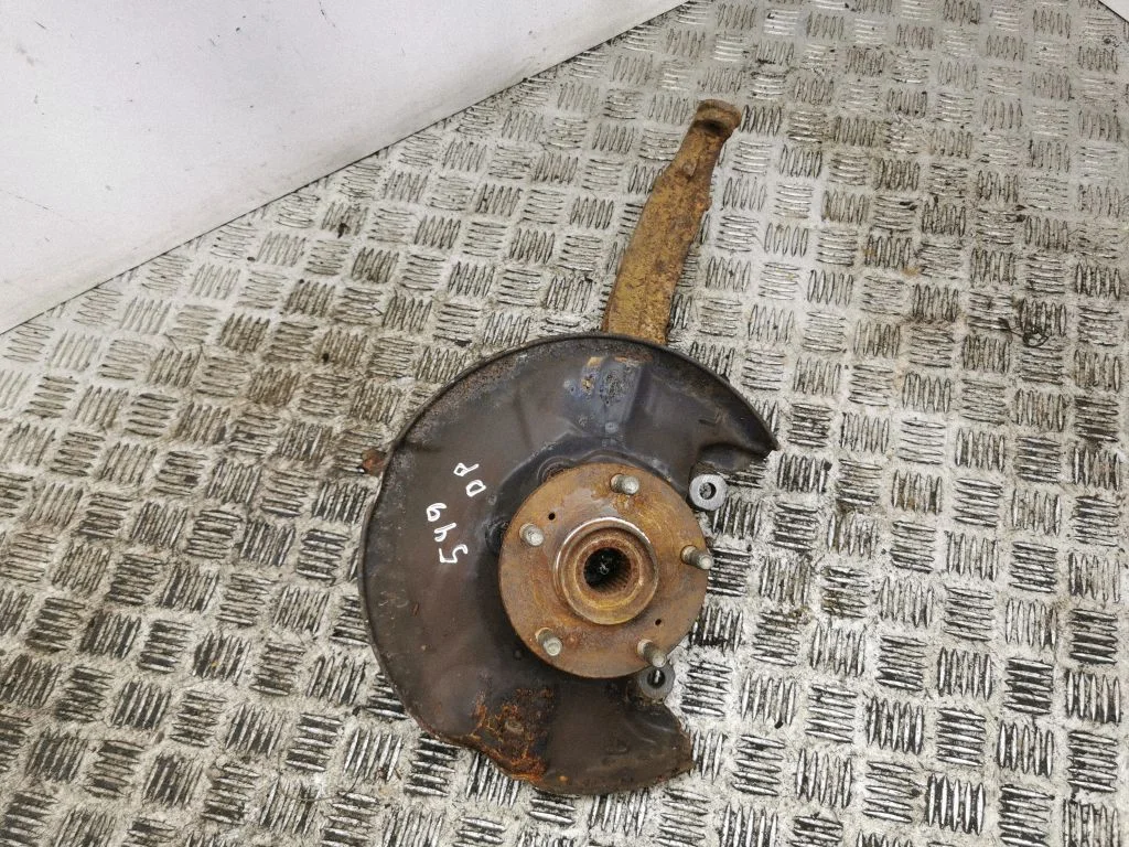 Front wheel hub – right