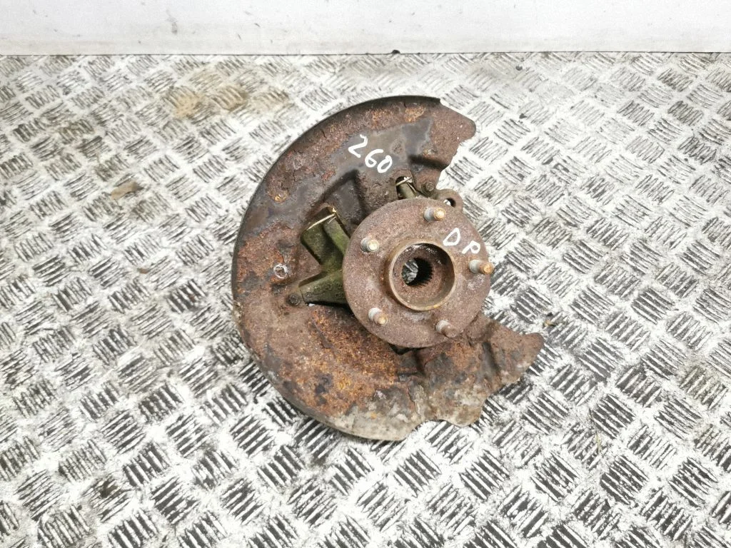 Front wheel hub – right