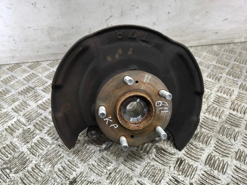 Front wheel hub – left