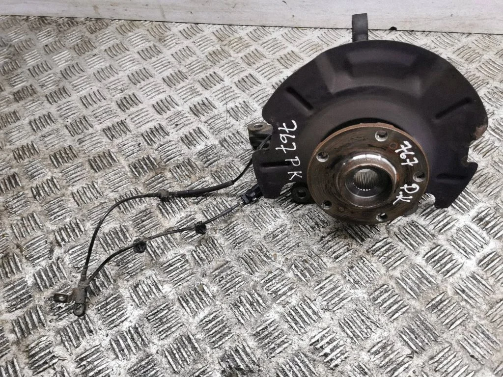 Front wheel hub – left