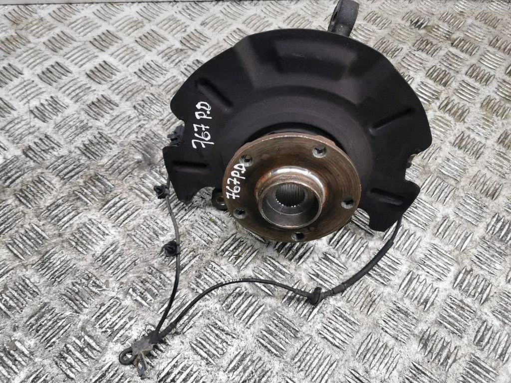 Front wheel hub – right