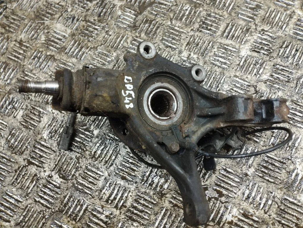 Front wheel hub – right