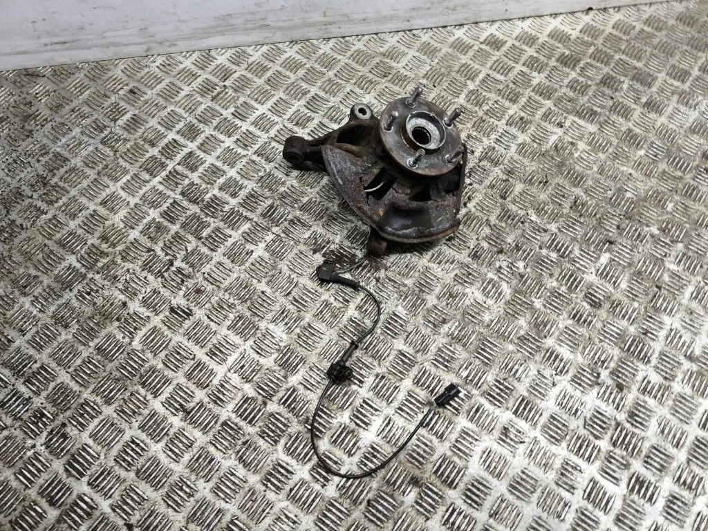 Front wheel hub – right