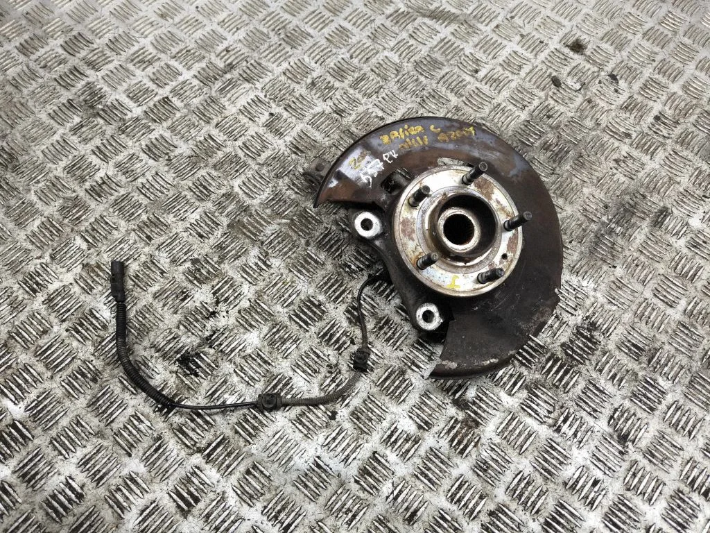Front wheel hub – left