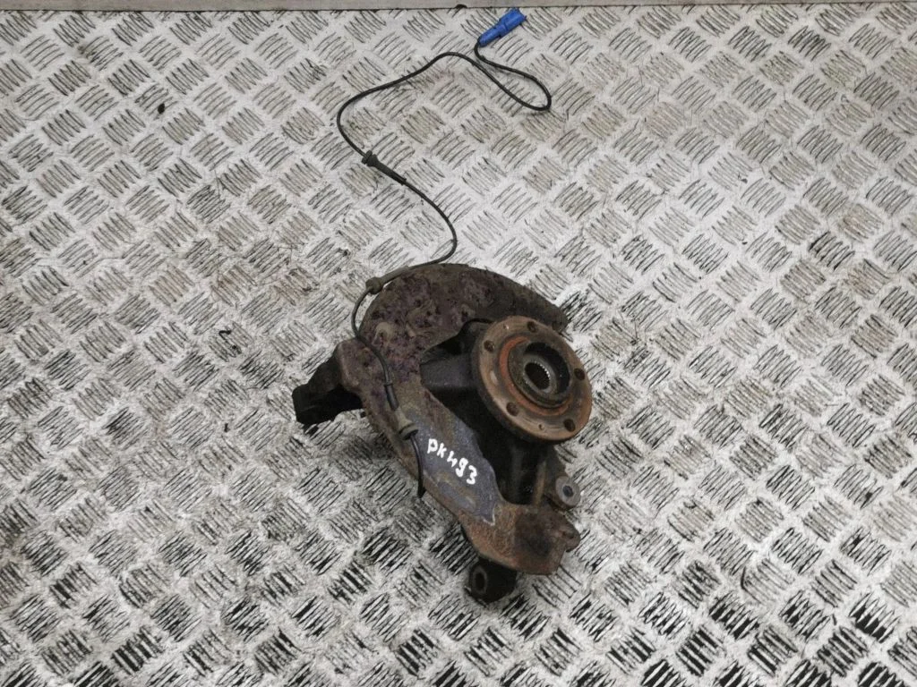 Front wheel hub – left