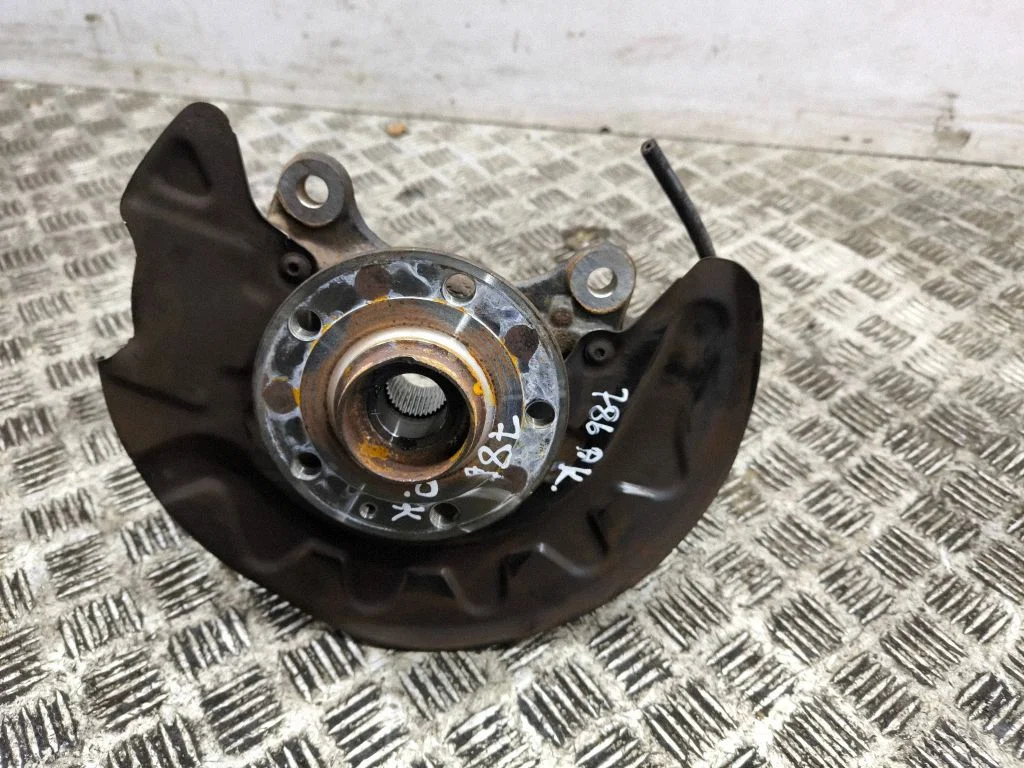 Front wheel hub – right