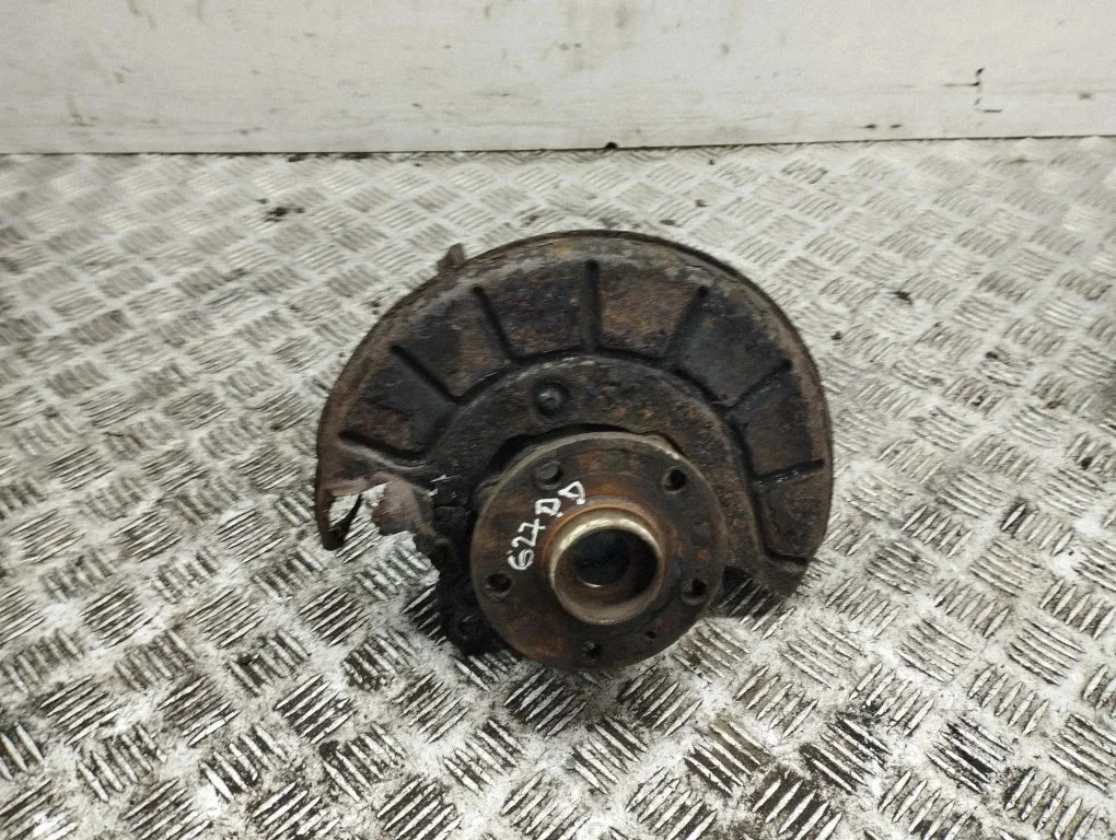 Front wheel hub – right