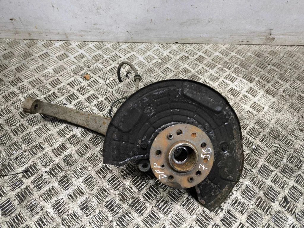 Front wheel hub – right