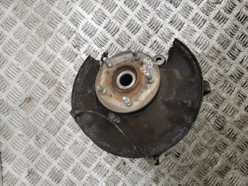 Front wheel hub – left