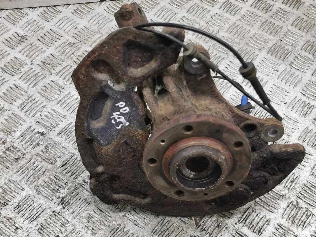 Front wheel hub – right