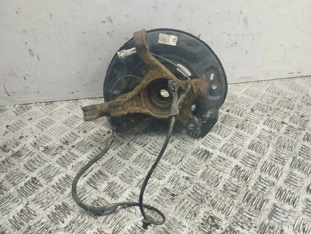 Front wheel hub – right