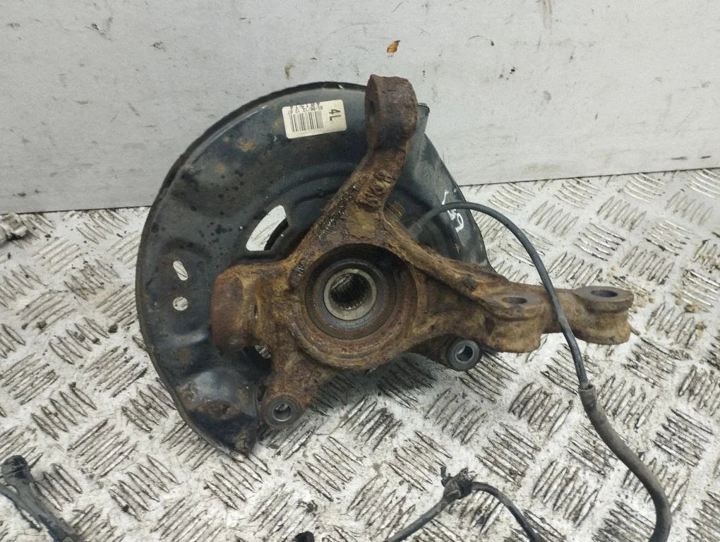 Front wheel hub – left