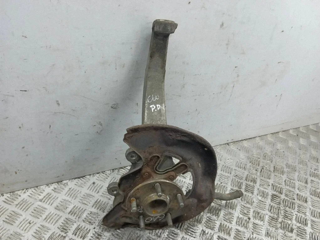 Front wheel hub – right