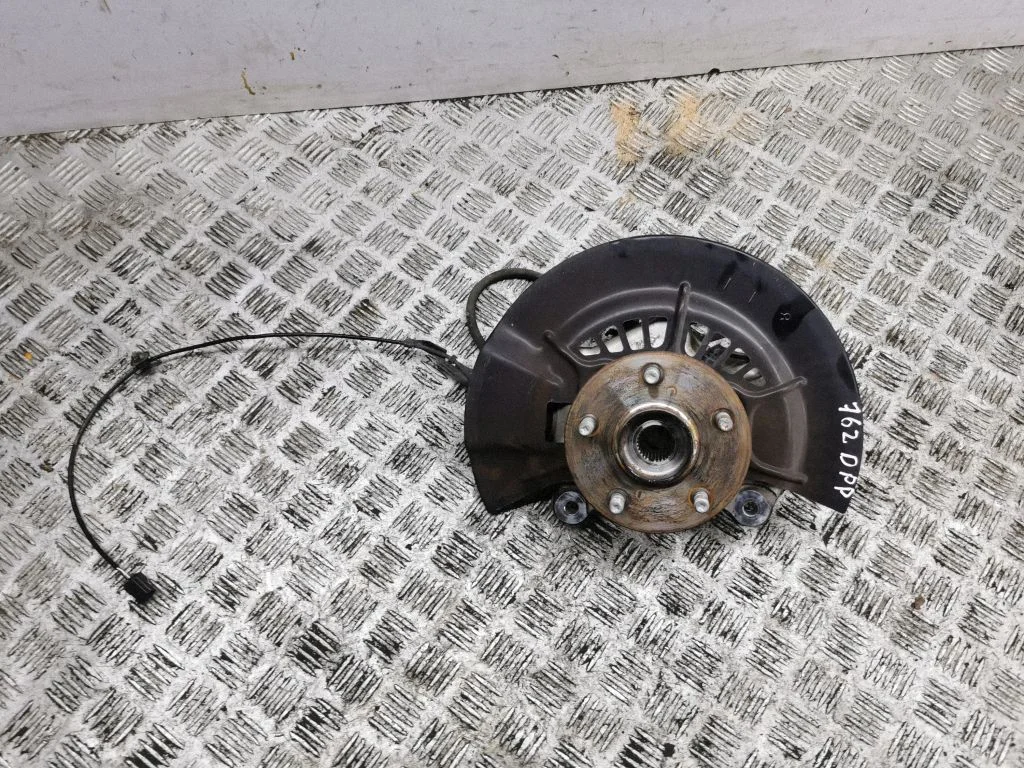 Front wheel hub – right