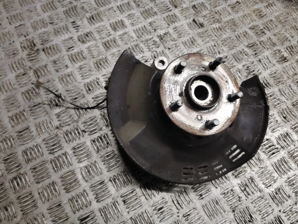 Front wheel hub – right