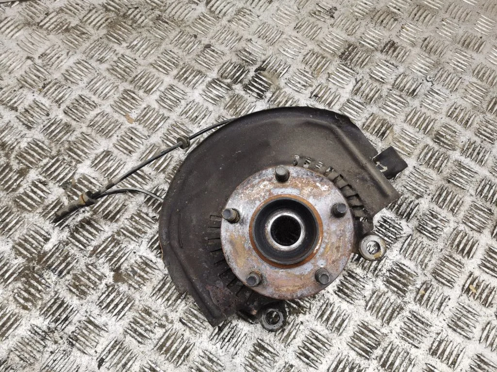 Front wheel hub – right