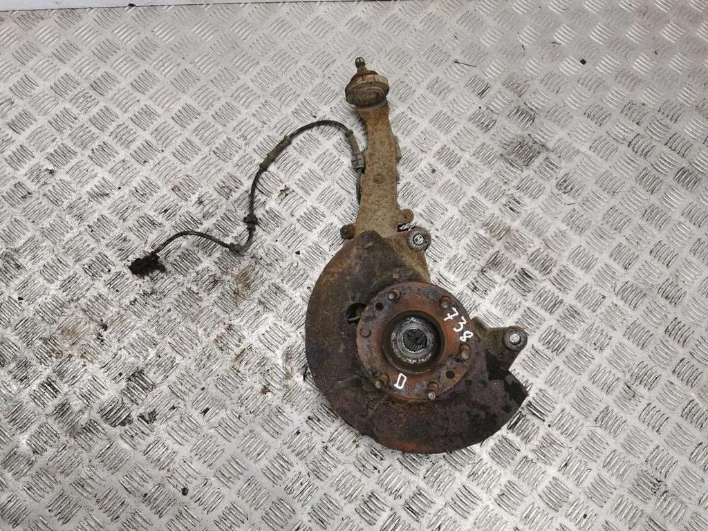 Front wheel hub – right