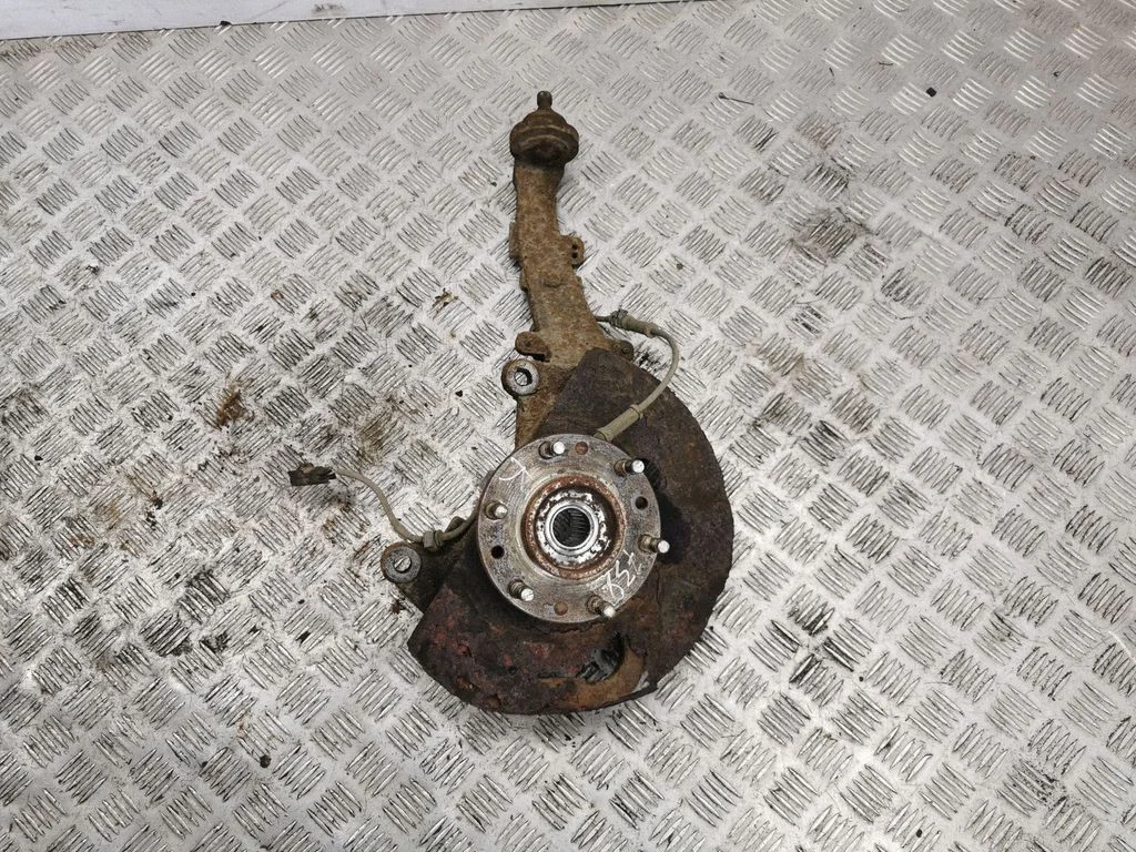 Front wheel hub – left