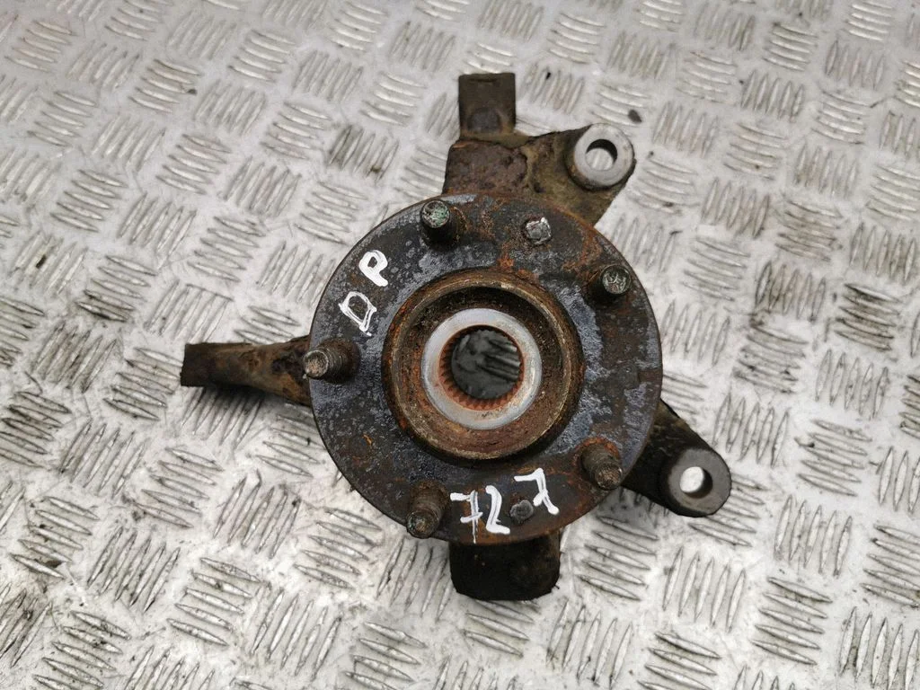 Front wheel hub – right