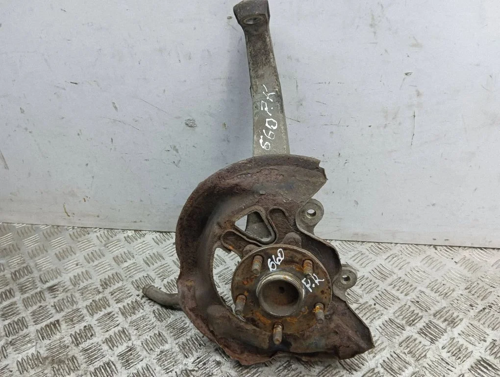 Front wheel hub – left