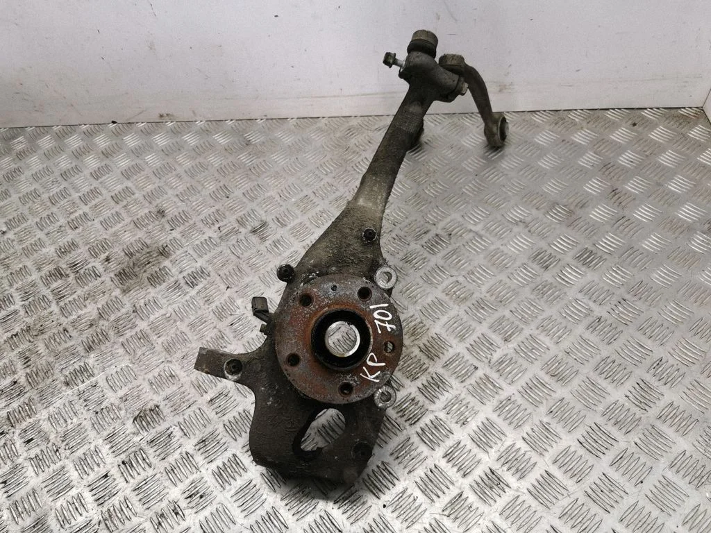 Front wheel hub – left