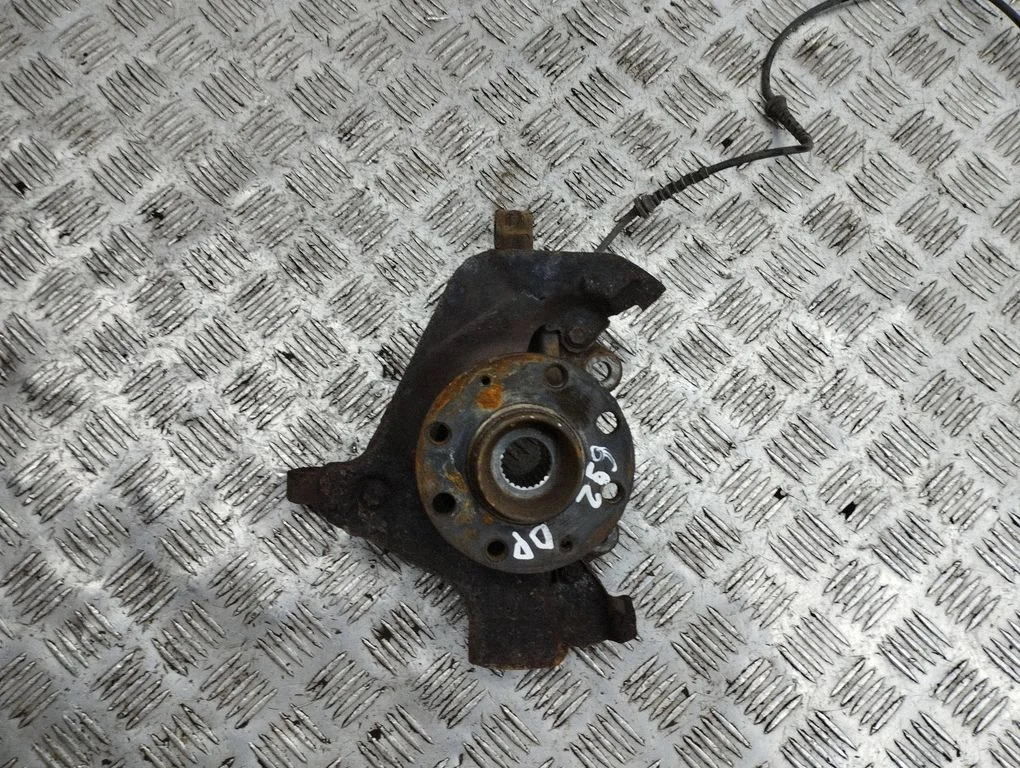 Front wheel hub – right