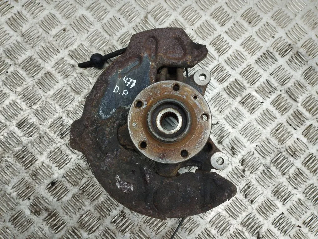 Front wheel hub – right