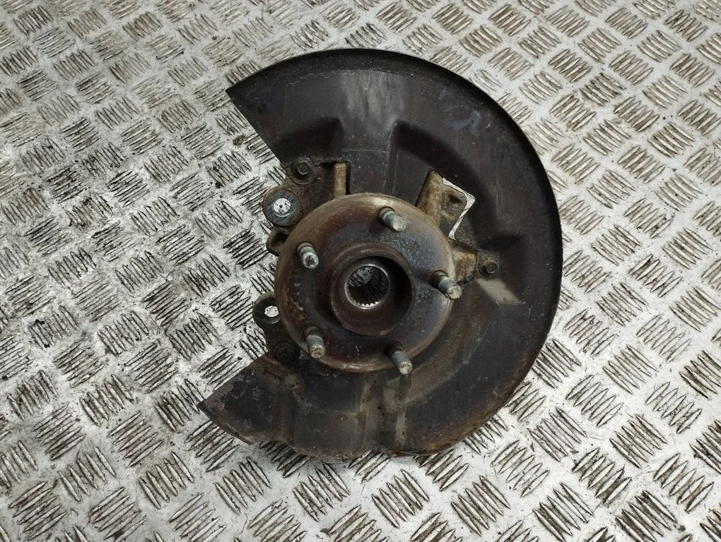 Front wheel hub – left