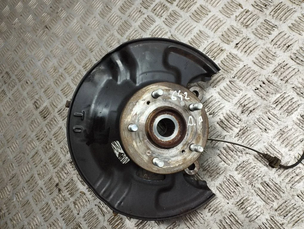 Front wheel hub – right