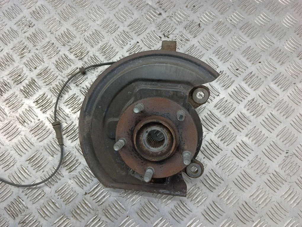 Front wheel hub – right