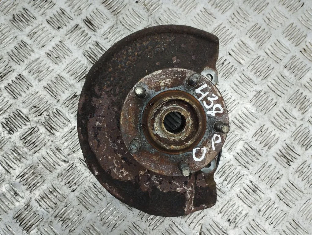 Front wheel hub – right