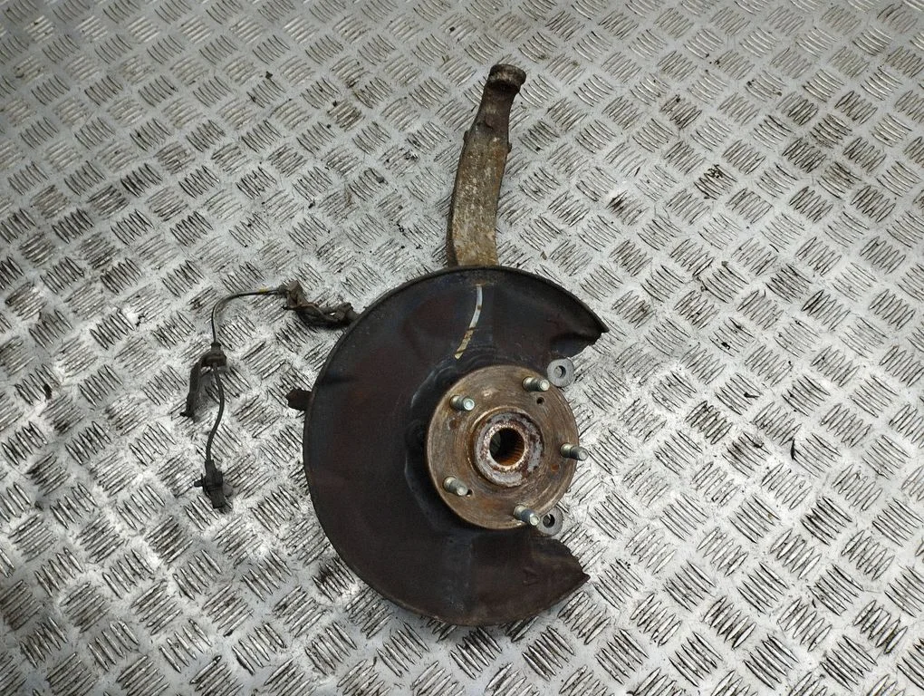 Front wheel hub – right