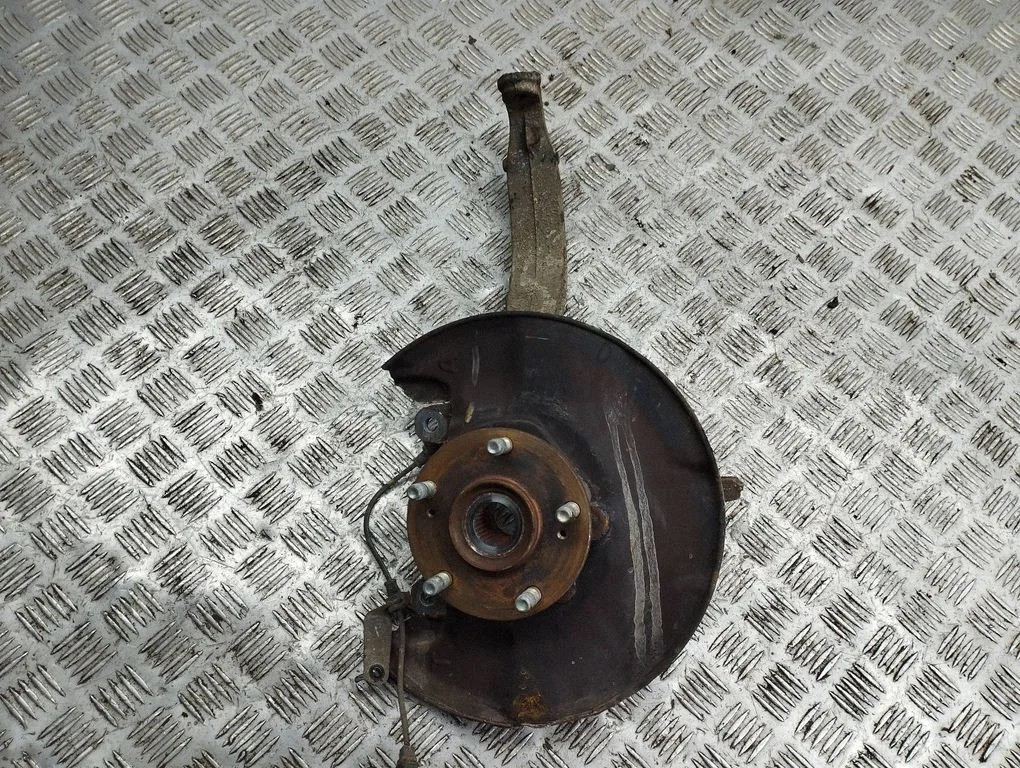 Front wheel hub – left